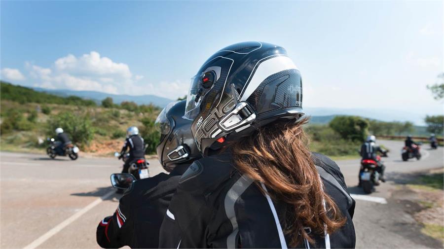 Una sentencia en Madrid abre las puertas a la utilización en los cascos de  moto de intercomunicadores bluetooth