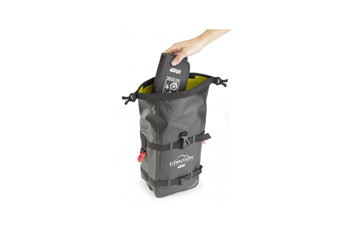 Bolsa impermeable moto GRT712B Canyon de Givi - Tienda MotoCenter