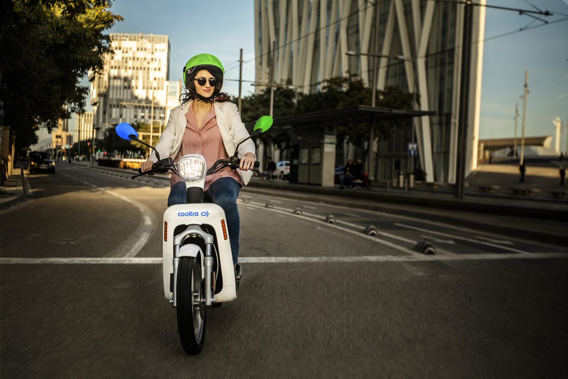 Con el motosharing pagas según los minutos de uso y te ahorras los gastos e impuestos que supone tener un vehículo en propiedad.