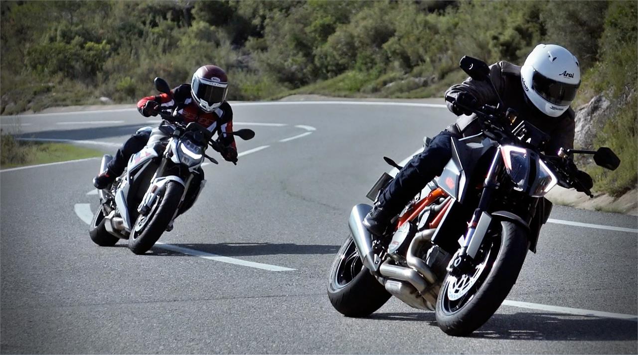ktm 1290 gt vs bmw s1000xr