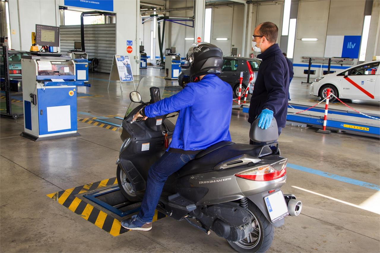 Las motocicletas y ciclomotores tienen que pasar su primera inspección antes de cumplir cuatro años tras su primera matriculación.