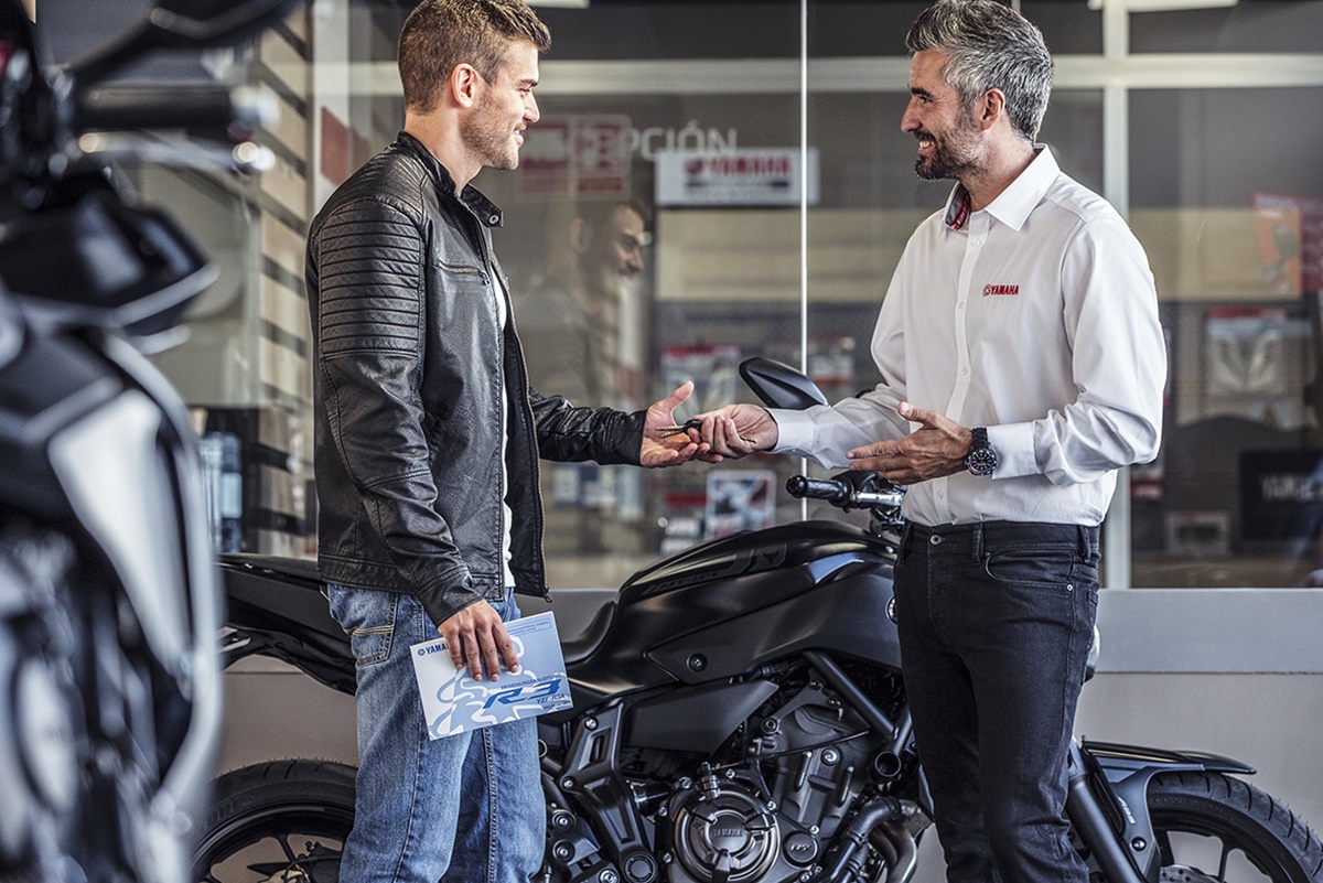 Comprar una moto usada, ¿a un particular o a un profesional?