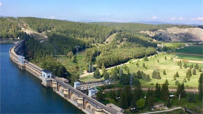 Motorcycle routes through five reservoirs in Spain