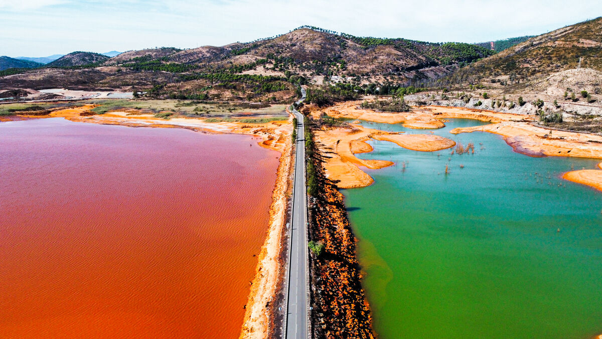 Motorcycle routes through five reservoirs in Spain