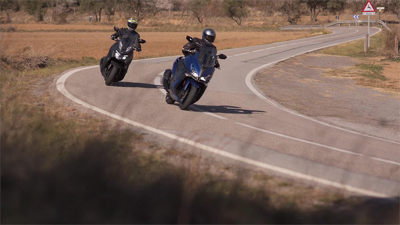 Para frenar en curva, hay que adaptar la velocidad a la curva y no frenar bruscamente. 