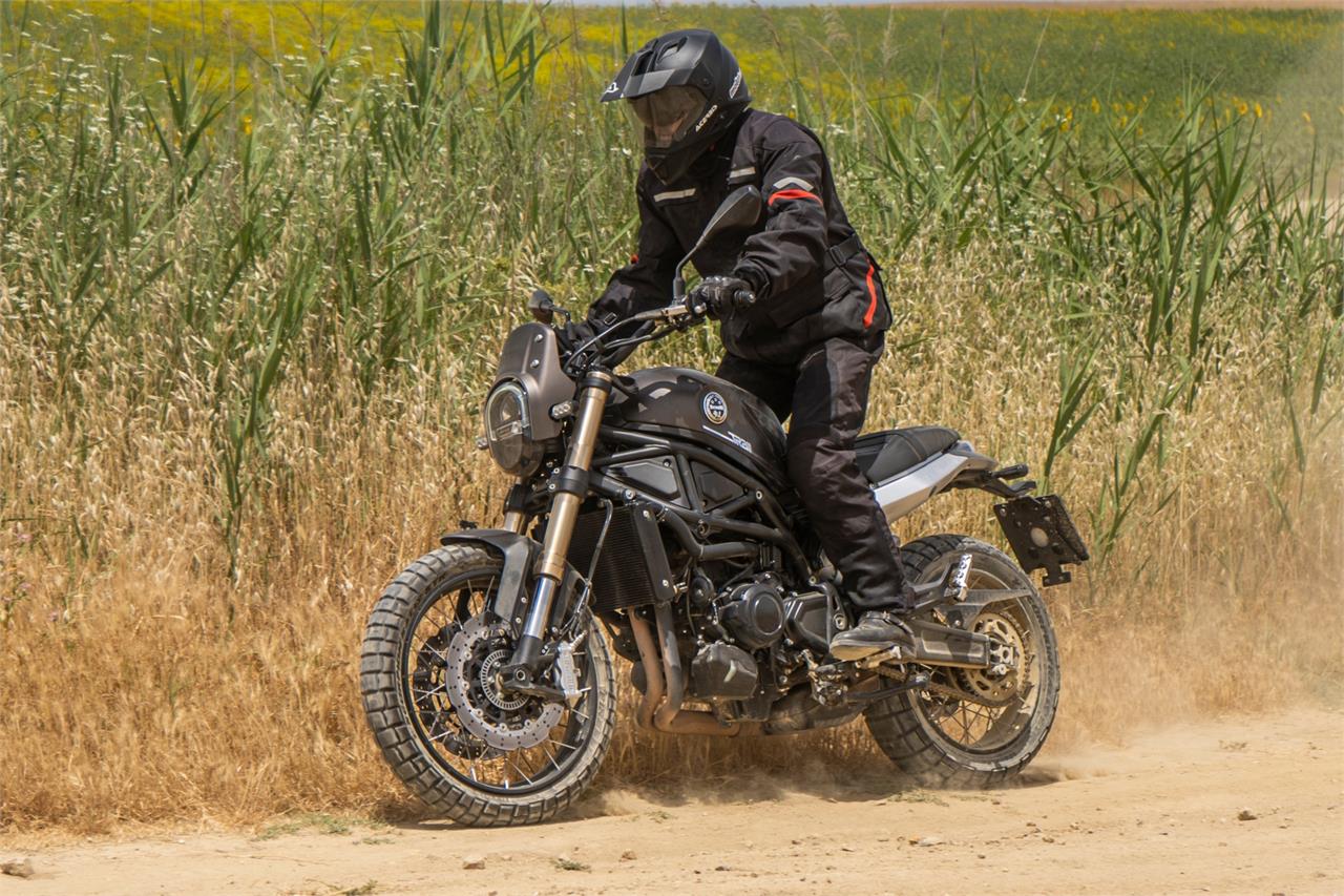 Benelli Leoncino 125, 800 and 800 Trail: New in 2022!