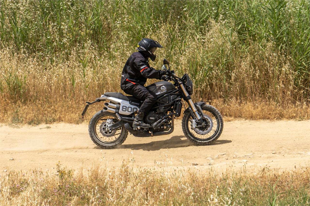 Benelli Leoncino 125, 800 and 800 Trail: New in 2022!