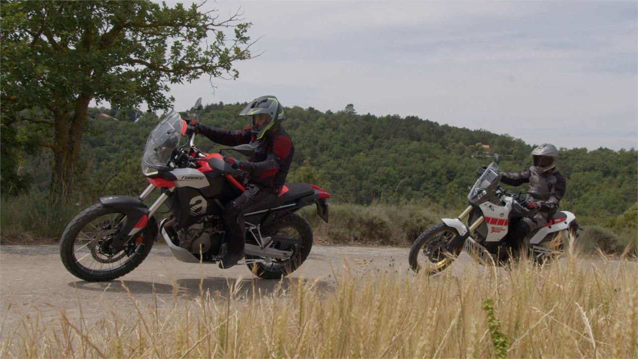 Which one do you prefer?  Face to face the new Aprilia Touareg 660 against the leader Yamaha Ténéré in its Rally Edition version.