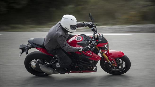 Kawasaki Z900 vs Suzuki GSX-S 750