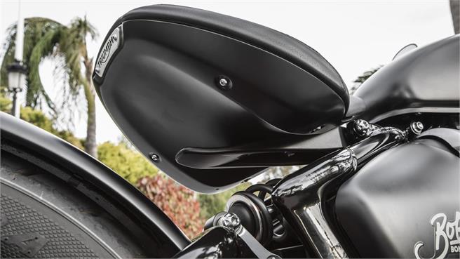Triumph Bonneville Bobber Black: Clásica