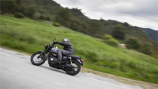 Triumph Bonneville T120 Black: el mito