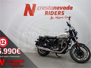 Moto Guzzi V9 2021