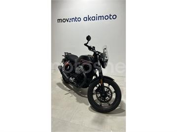 Moto Guzzi V7 2023