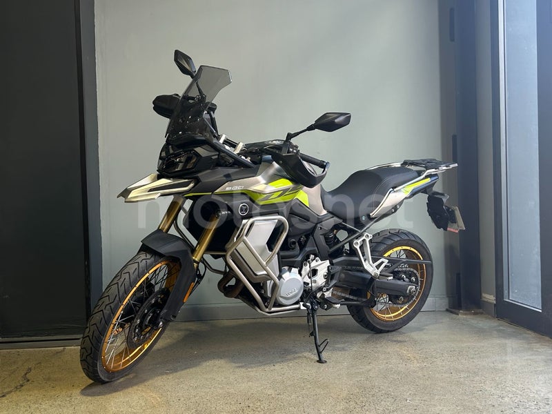 Voge 900 DSX